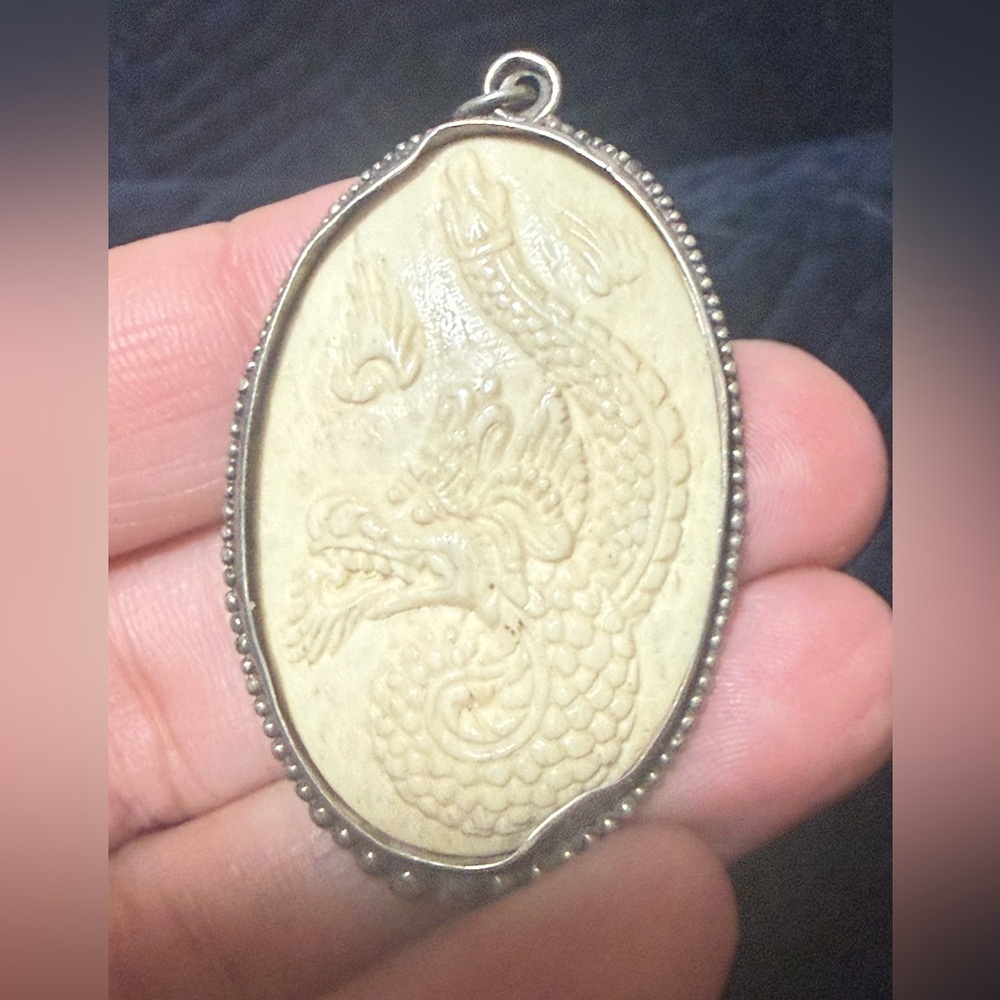 Vintage Sterling Silver/Ivory Colored Pendant dragon motif*11 G total ASW .925